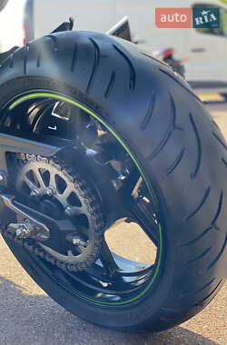 Мотоцикл Без обтекателей (Naked bike) Kawasaki Z 800 2013 в 