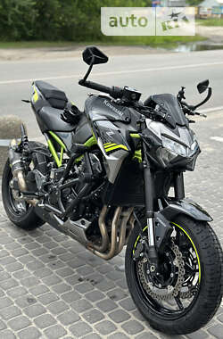 Спортбайк Kawasaki Z900 2020 в 