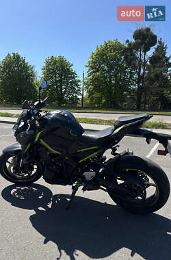 Мотоцикл Без обтекателей (Naked bike) Kawasaki Z900 2022 в 