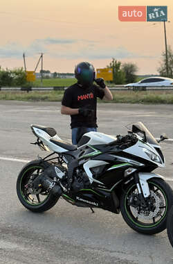 Спортбайк Kawasaki ZX 6R 2013 в 