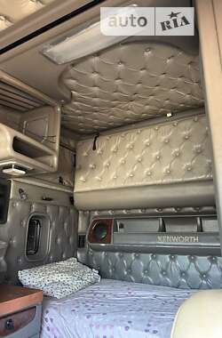Тягач Kenworth T2000 2002 в 