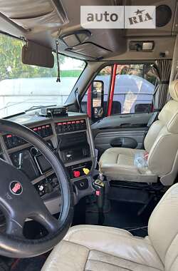 Тягач Kenworth T2000 2002 в 