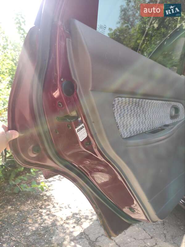 Седан Kia Avella 1997 в Краматорске