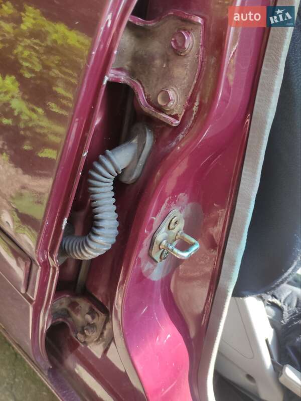 Седан Kia Avella 1997 в Краматорске