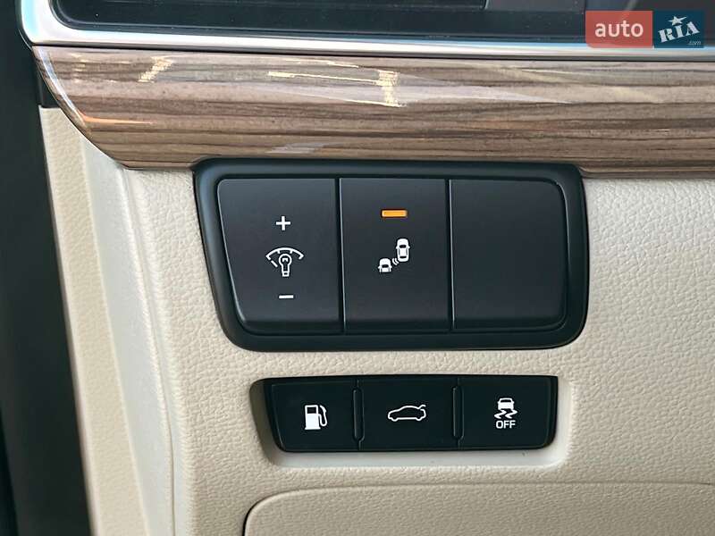 Седан Kia Cadenza 2017 в Харькове