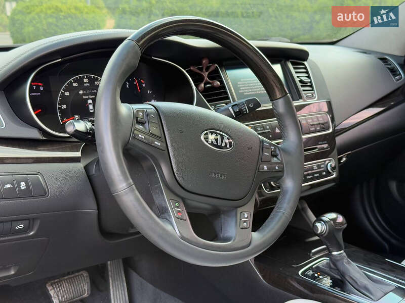 Седан Kia Cadenza 2013 в Дрогобыче