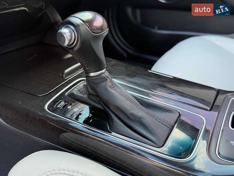 Седан Kia Cadenza 2013 в Дрогобыче