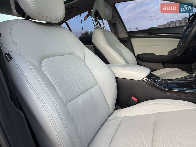 Седан Kia Cadenza 2013 в Дрогобыче