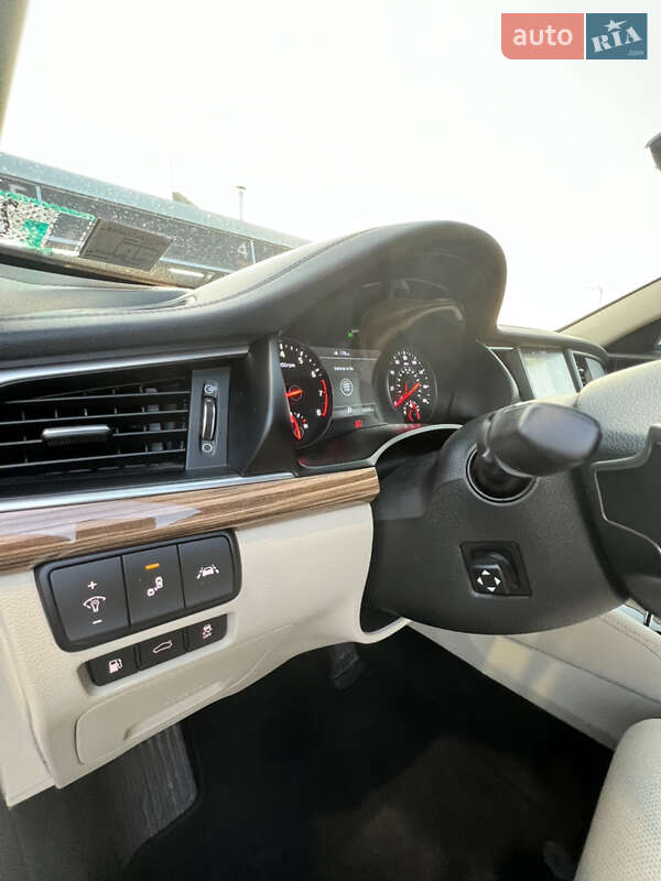 Седан Kia Cadenza 2017 в Днепре