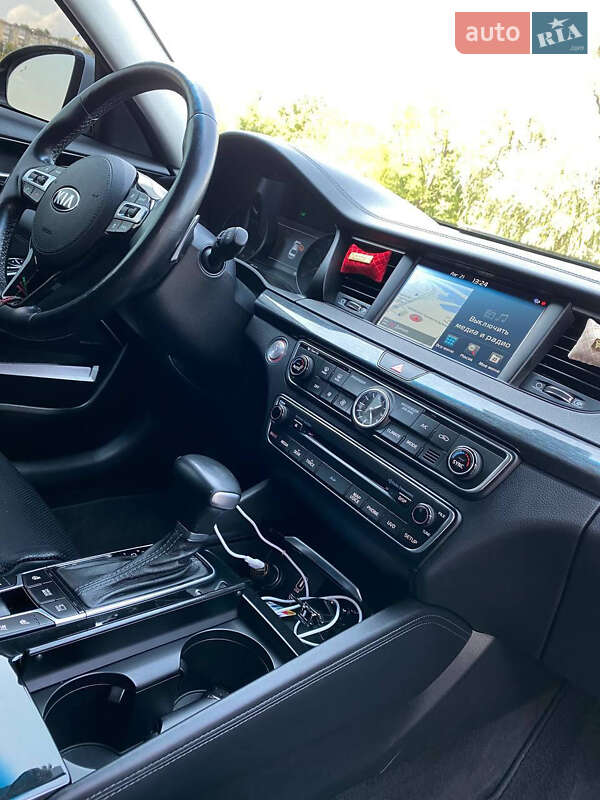Седан Kia Cadenza 2017 в Днепре