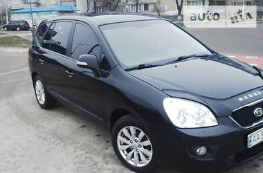 Хэтчбек Kia Carens 2010 в Киеве