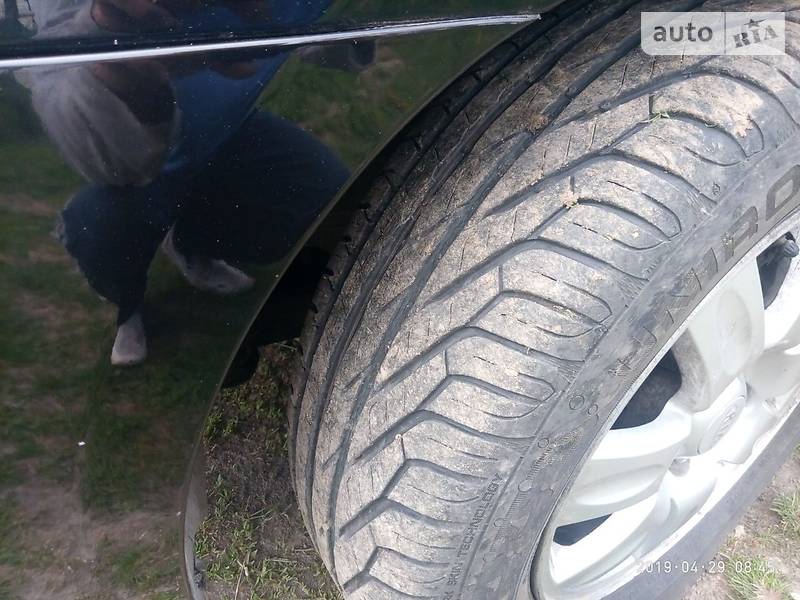 Позашляховик / Кросовер Kia Carens 2008 в Києві