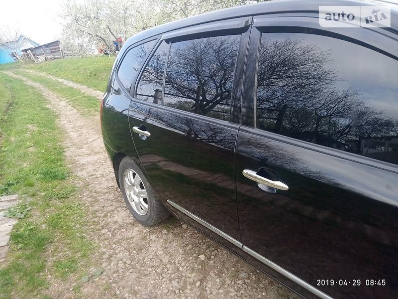 Позашляховик / Кросовер Kia Carens 2008 в Києві