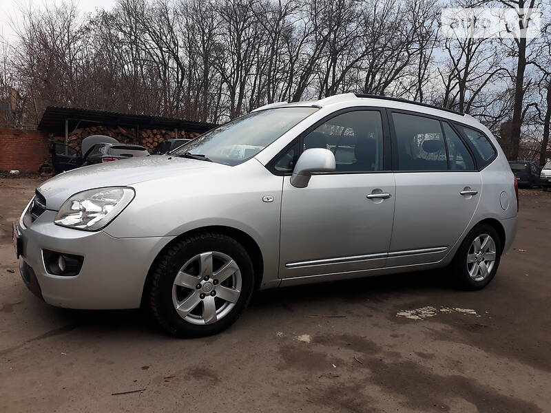 Минивэн Kia Carens 2009 в Луцке