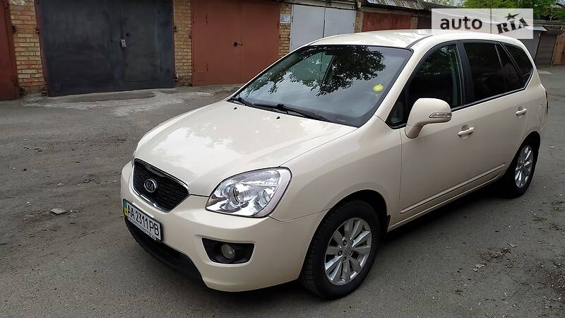 Минивэн Kia Carens 2011 в Киеве