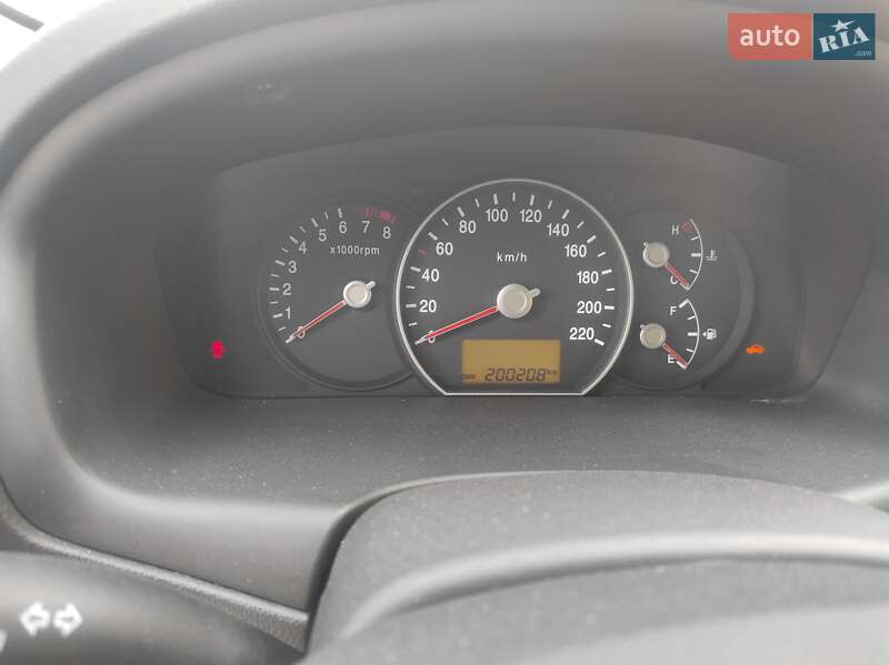 Минивэн Kia Carens 2007 в Красилове