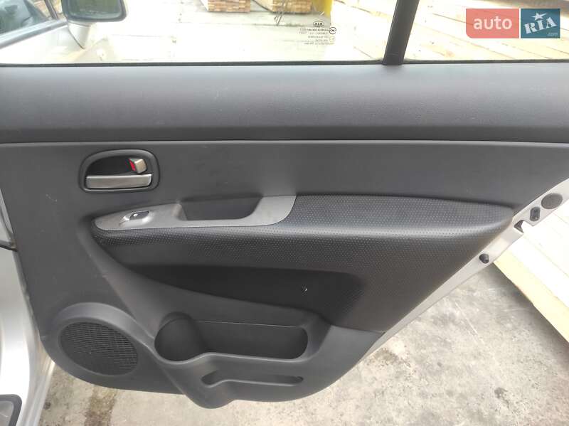 Минивэн Kia Carens 2007 в Красилове
