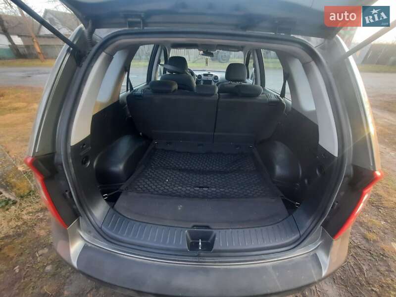Минивэн Kia Carens 2008 в Полтаве