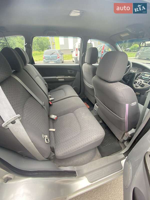 Минивэн Kia Carens 2003 в Новояворовске фото 16 Минивэн Kia Carens 2003 в Новояворовске