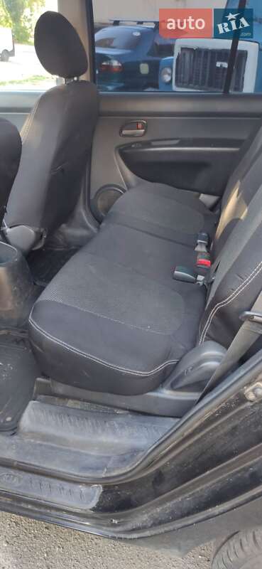 Мінівен Kia Carens 2007 в Києві