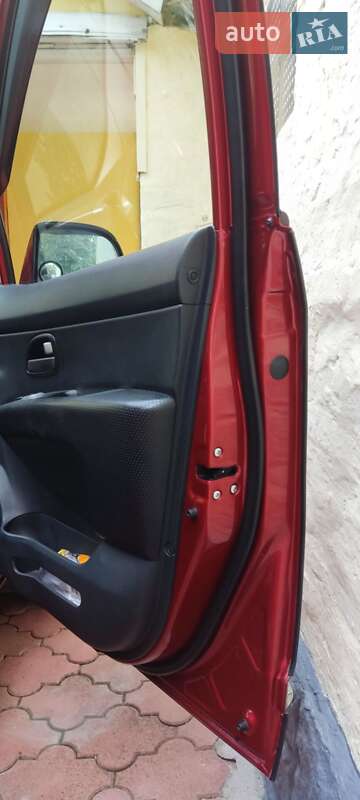 Минивэн Kia Carens 2008 в Умани фото 29 Минивэн Kia Carens 2008 в Умани