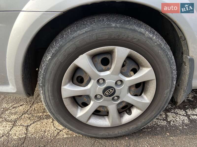 Мінівен Kia Carens 2005 в Рівному