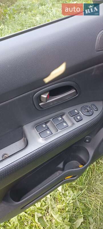 Мінівен Kia Carens 2006 в Ковелі