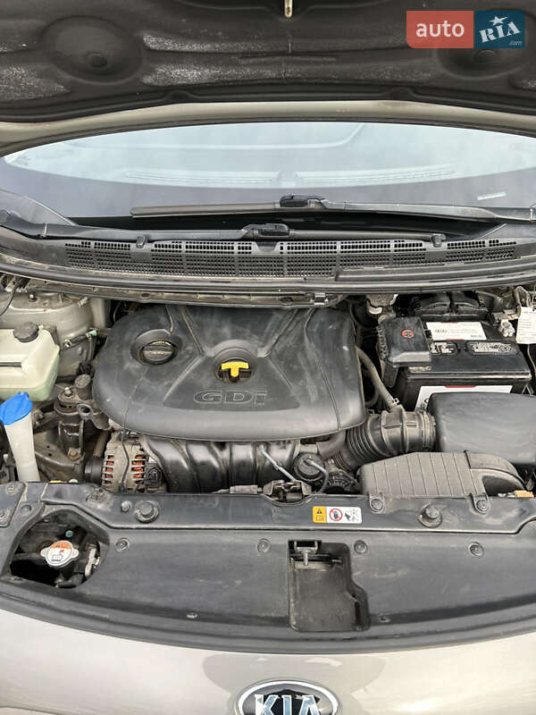 Мікровен Kia Carens 2015 в Одесі фото 8 Мікровен Kia Carens 2015 в Одесі