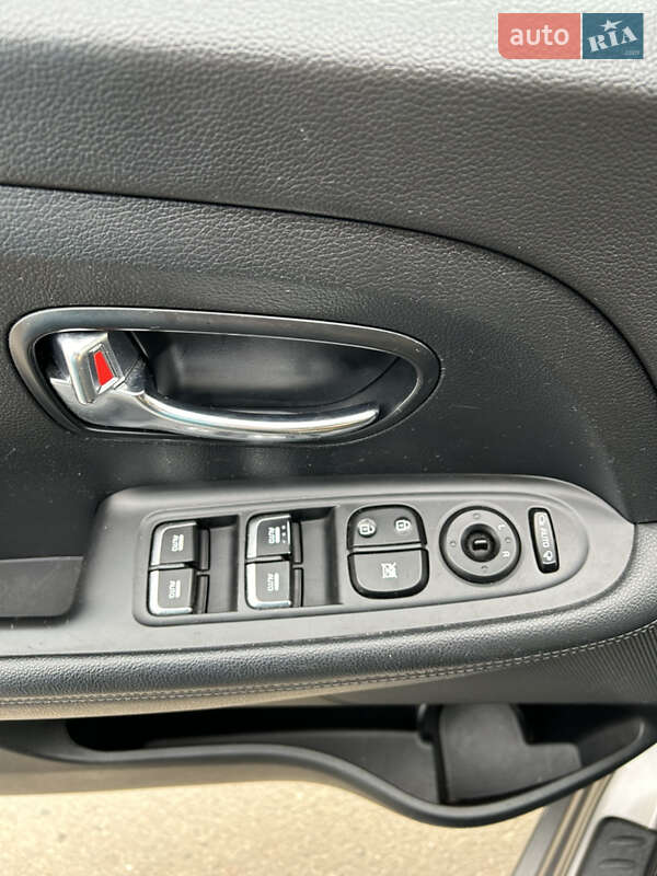 Мікровен Kia Carens 2015 в Одесі фото 14 Мікровен Kia Carens 2015 в Одесі