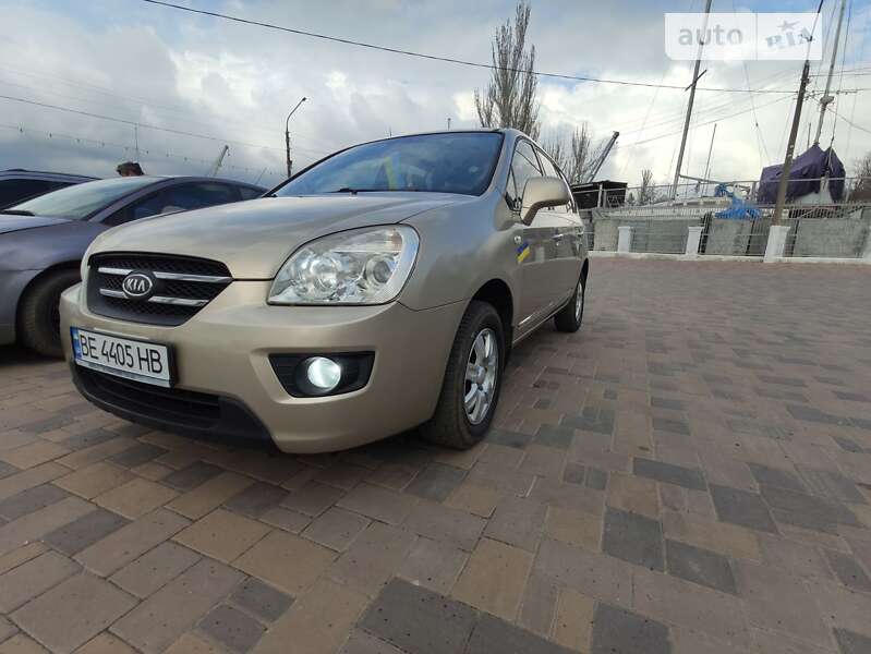 Минивэн Kia Carens 2008 в Николаеве