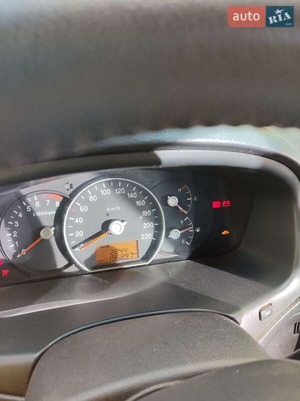 Мінівен Kia Carens 2010 в Києві