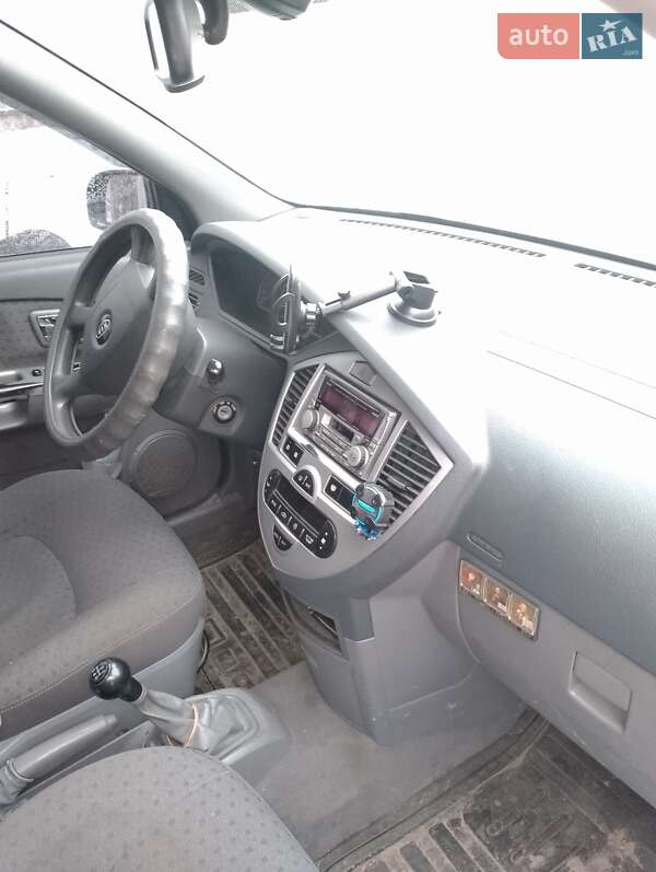 Мінівен Kia Carens 2006 в Полтаві фото 8 Мінівен Kia Carens 2006 в Полтаві