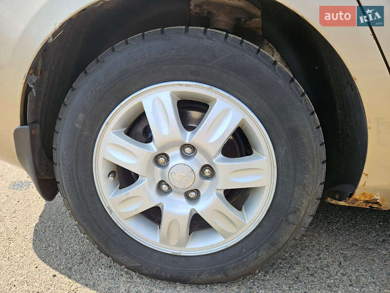 Минивэн Kia Carens 2007 в Корсуне-Шевченковском