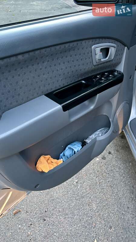 Мінівен Kia Carens 2006 в Києві