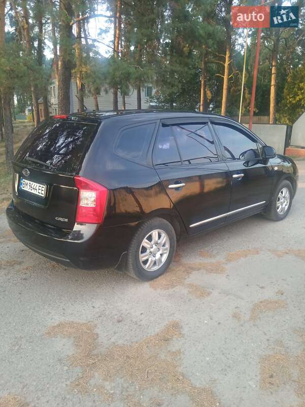 Минивэн Kia Carens 2008 в Ромнах