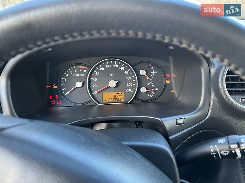 Мінівен Kia Carens 2009 в Стрию