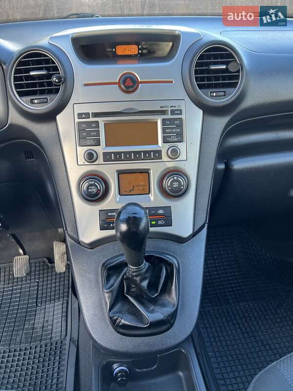 Мінівен Kia Carens 2009 в Стрию