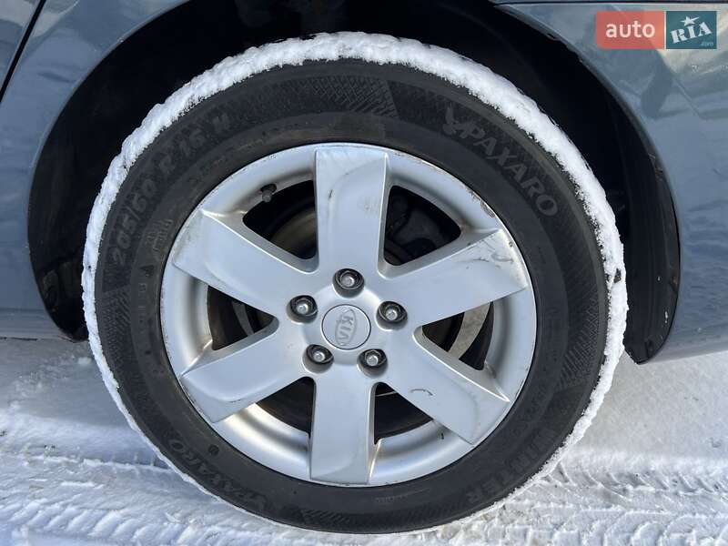 Мінівен Kia Carens 2009 в Стрию