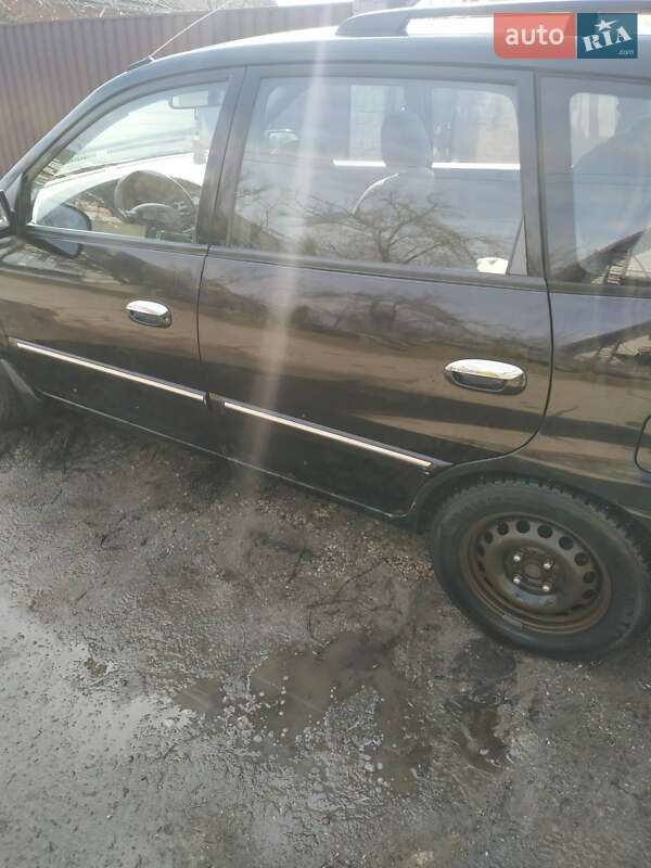 Мінівен Kia Carens 2004 в Полтаві