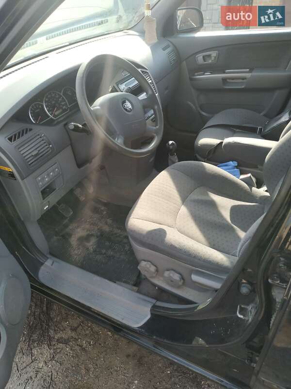 Мінівен Kia Carens 2004 в Полтаві