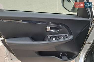 Микровэн Kia Carens 2015 в 
