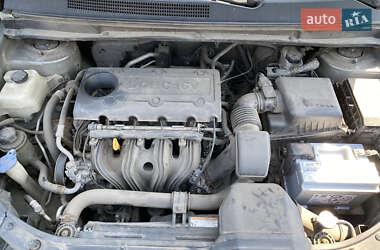 Минивэн Kia Carens 2008 в 