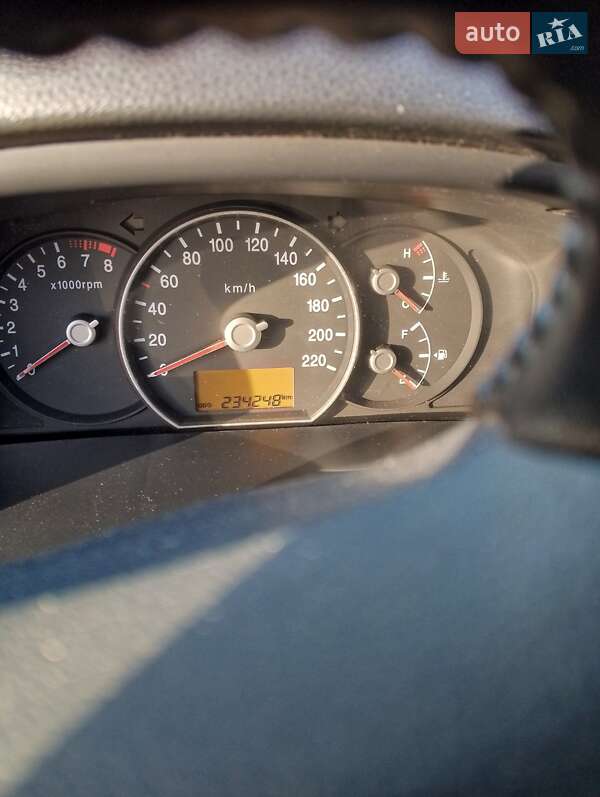 Мінівен Kia Carens 2008 в Києві