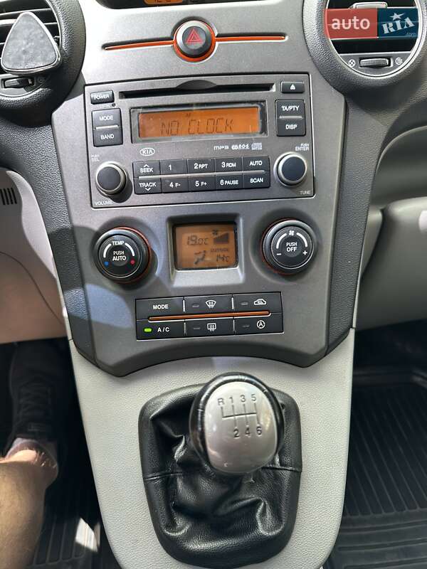 Мінівен Kia Carens 2006 в Полтаві