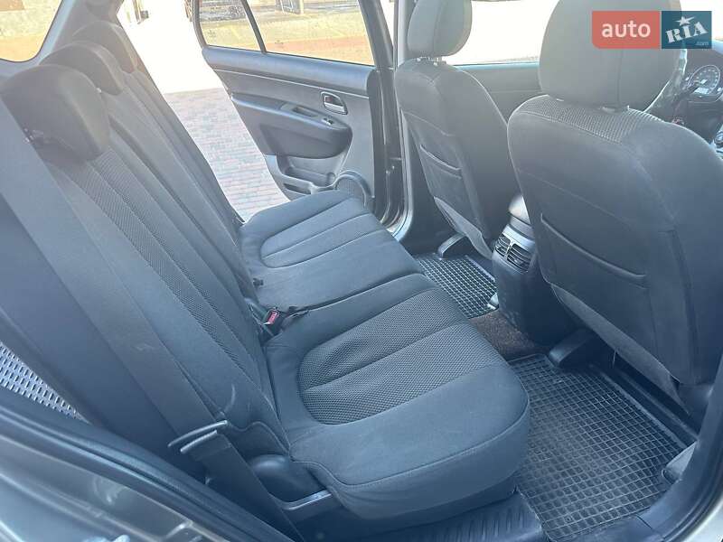 Мінівен Kia Carens 2008 в Сарнах