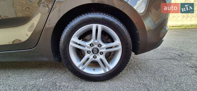 Микровэн Kia Carens 2015 в Киеве