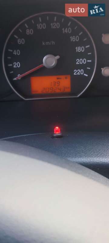 Минивэн Kia Carens 2008 в Ивано-Франково