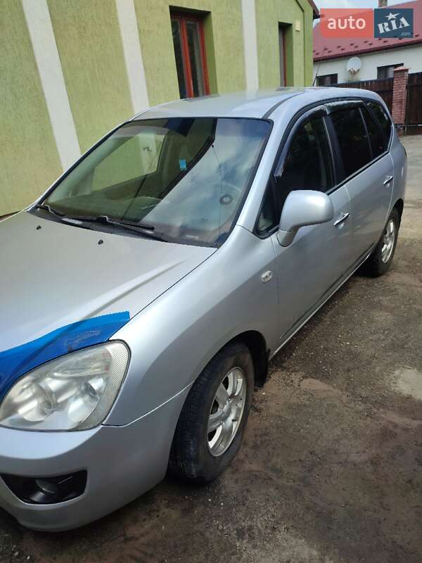 Минивэн Kia Carens 2008 в Ивано-Франково