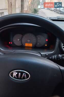 Минивэн Kia Carens 2006 в 