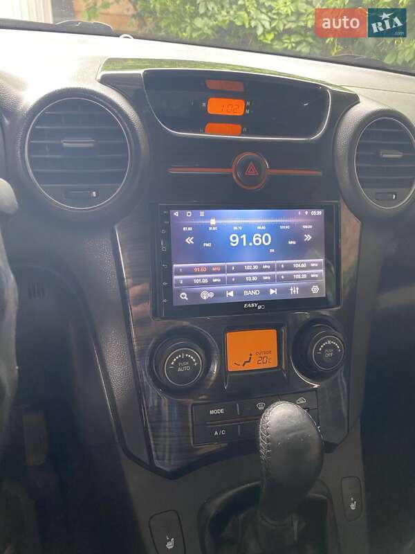 Микровэн Kia Carens 2010 в Кривом Роге